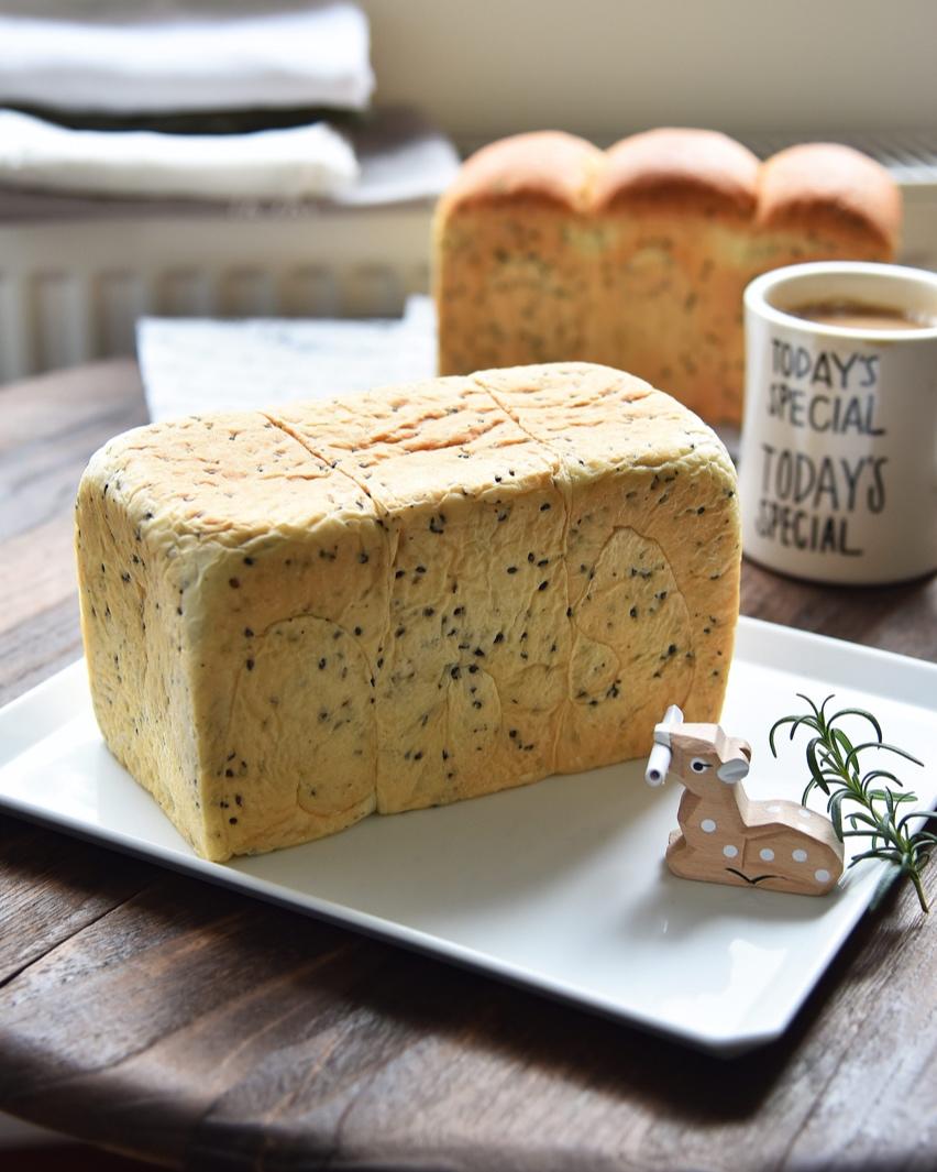 黑芝麻奶香吐司