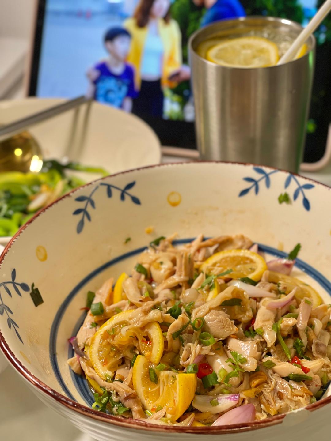 柠檬酸辣手撕鸡的做法