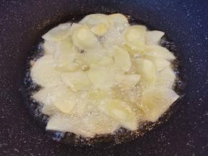 青椒土豆炒火腿鸡蛋的做法 步骤2