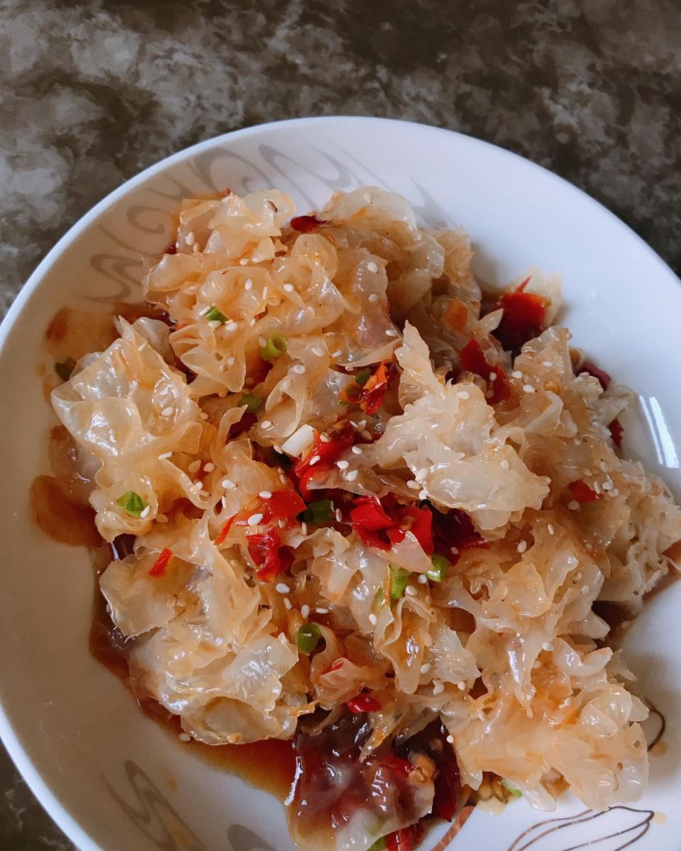 凉拌银耳
