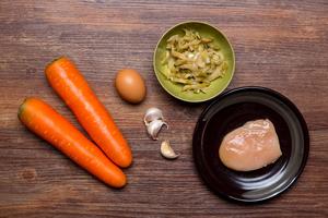 蔬食｜榨菜鸡丝胡萝卜&洋葱豆豉苦瓜蛋的做法 步骤2