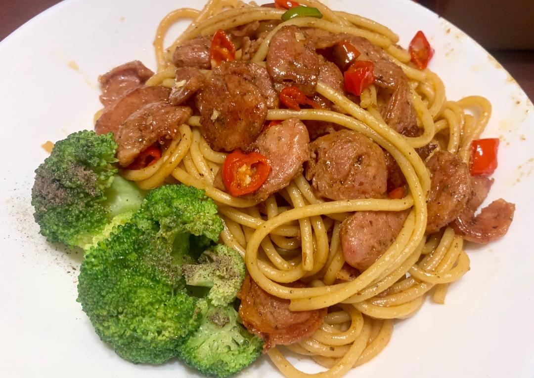 黑胡椒香肠意大利面