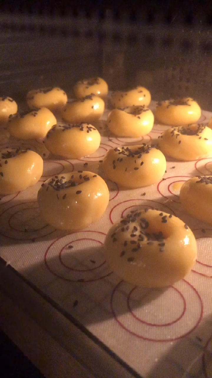 轻轻一按就碎掉的原味桃酥（不输猪油版）