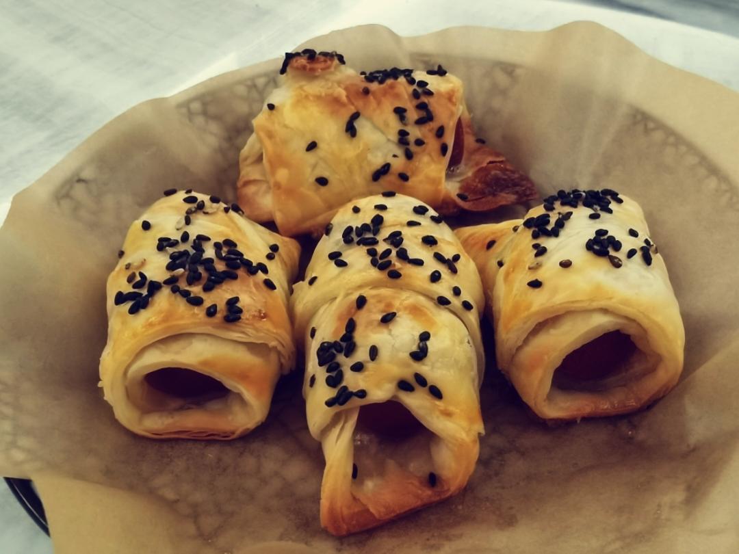 香肠酥皮卷：手抓饼皮还能这样吃，不用和面快速搞定早餐