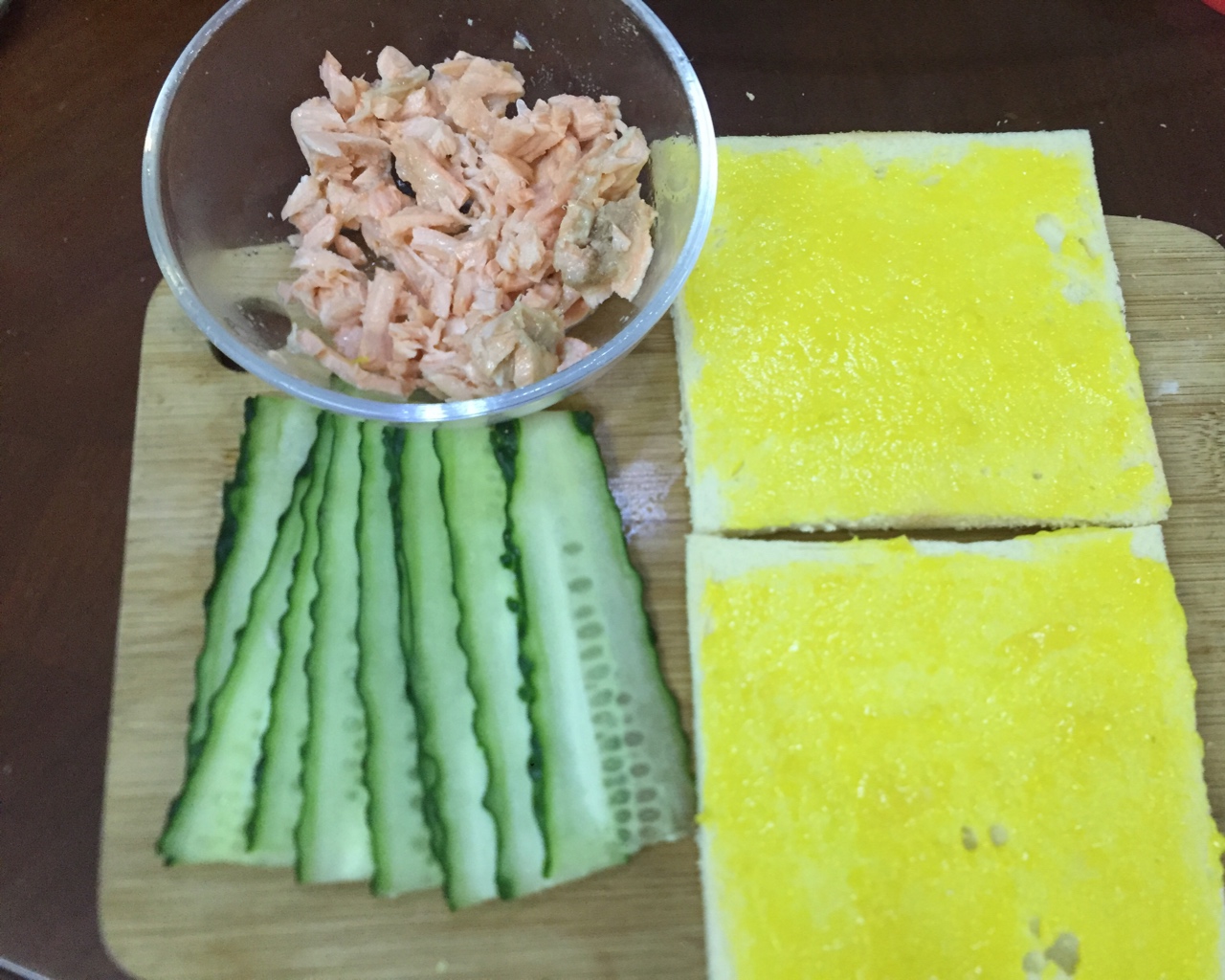 三文鱼青瓜三明治Salmon Sandwich的做法 步骤4