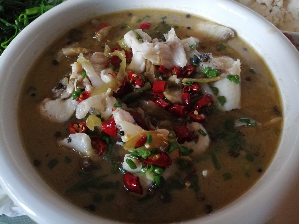 不会失手的家常酸菜鱼，满满一大盆，超过瘾！