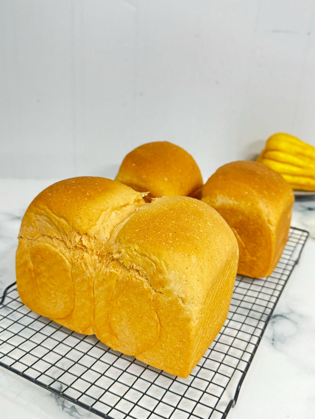 泰奶吐司！把泰式奶茶搅拌进面团里是什么味道？