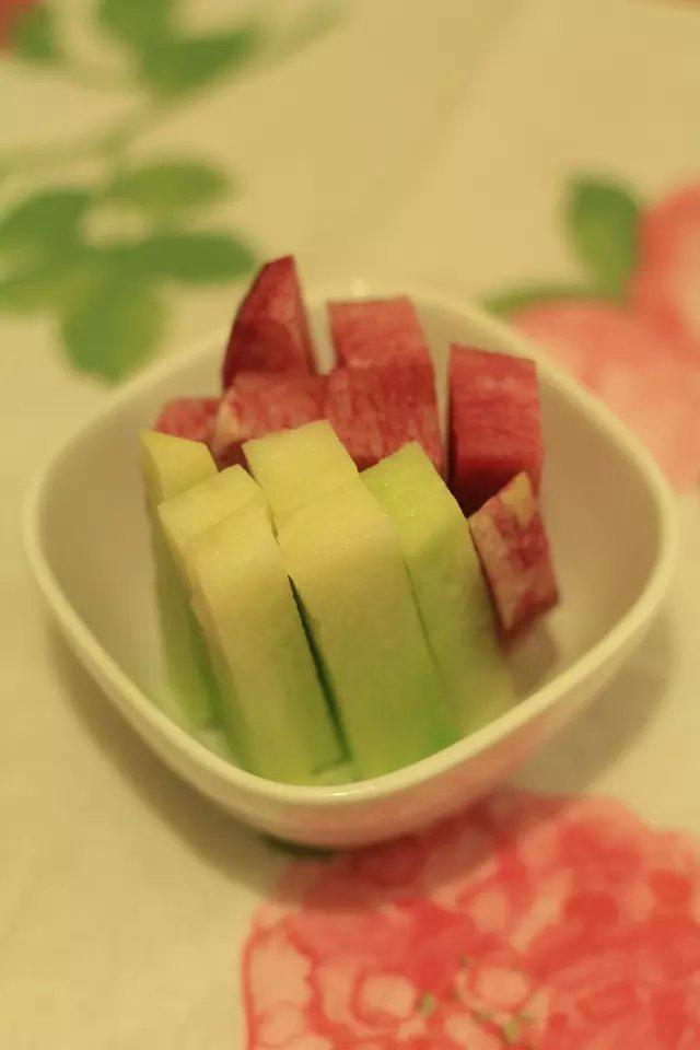 董太的私房菜--双色萝卜的做法