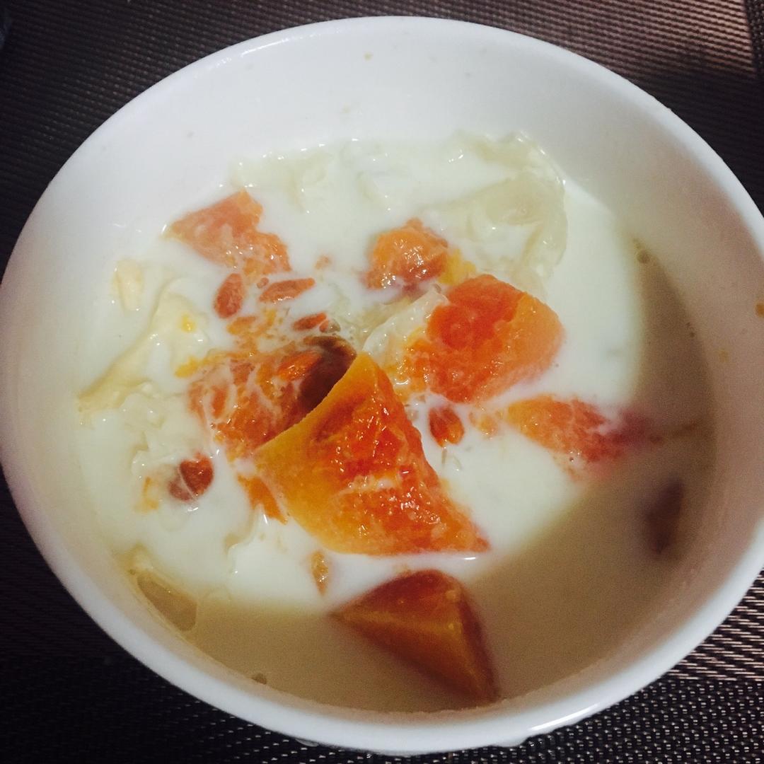 银耳木瓜炖奶