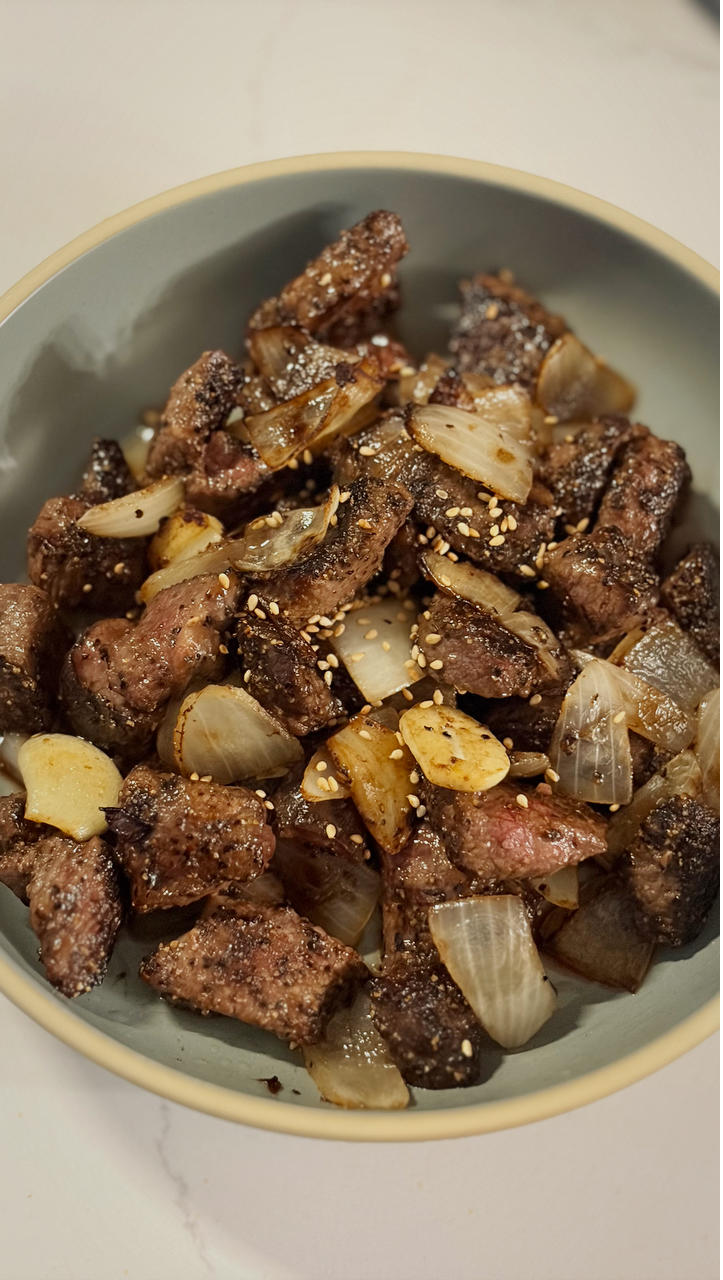 好吃到舔盘的蒜香黑椒牛肉粒