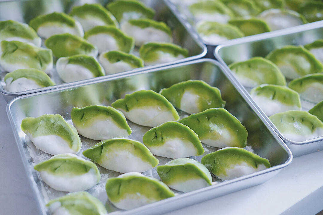 翡翠白玉白菜饺子详细版（附翡翠白玉白菜饺子包法，翡翠白玉饺子皮两种制法，面包机和面，翡翠白玉烧卖，各种馅料搭配）