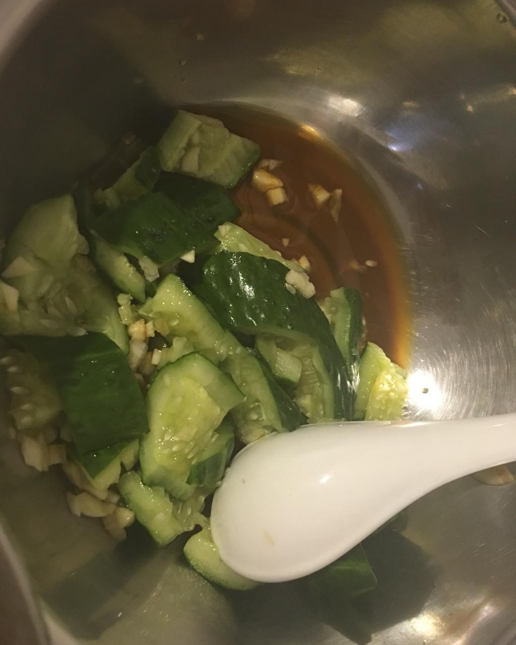 凉拌黄瓜