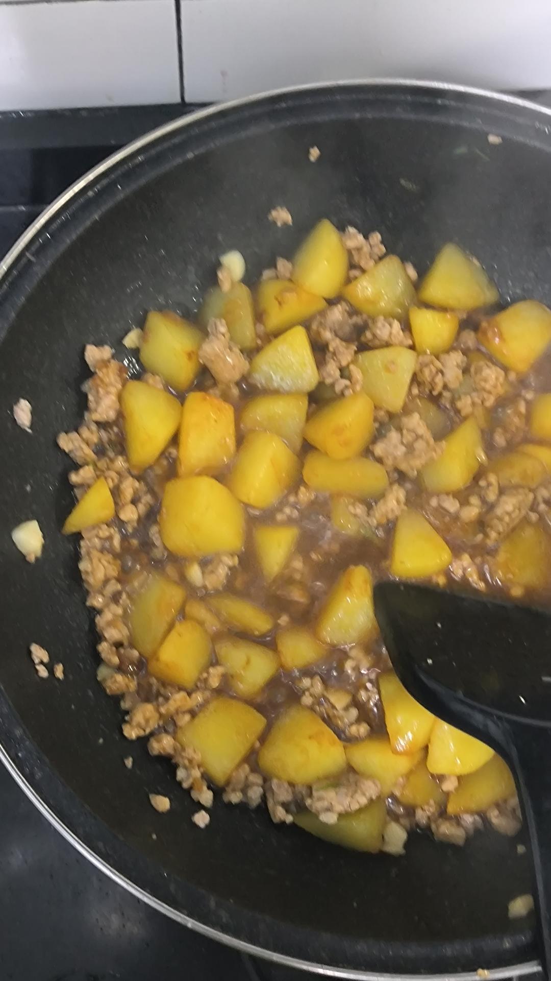 超级下饭的肉沫炒土豆！