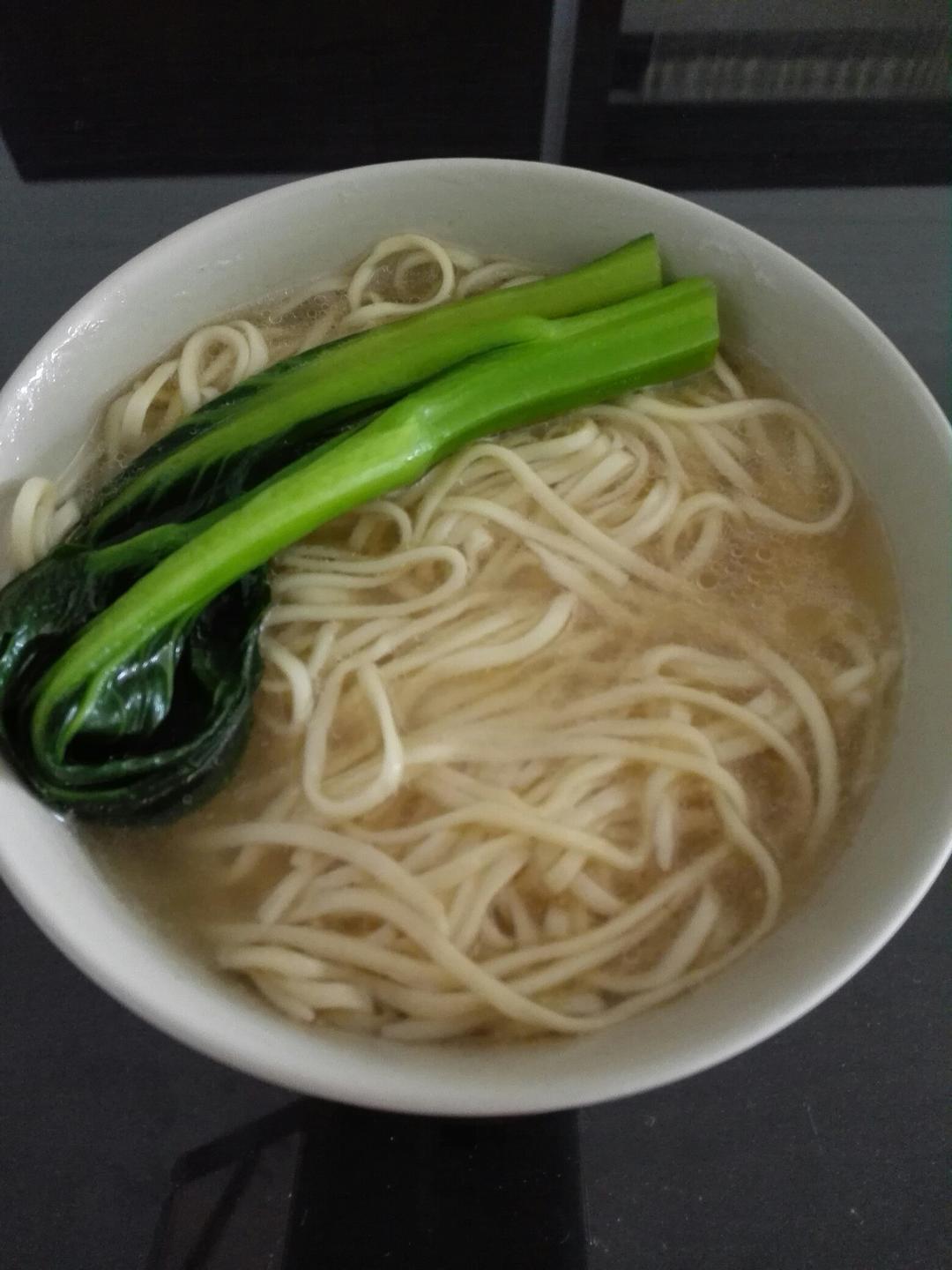 温暖朴素的鸡蛋面条