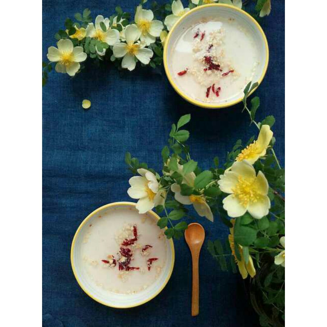 自然浓香 冰凉爽滑的杏仁豆腐