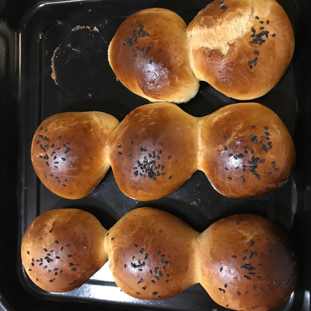 大人小孩都爱不释口的【蜂蜜牛奶小餐包】