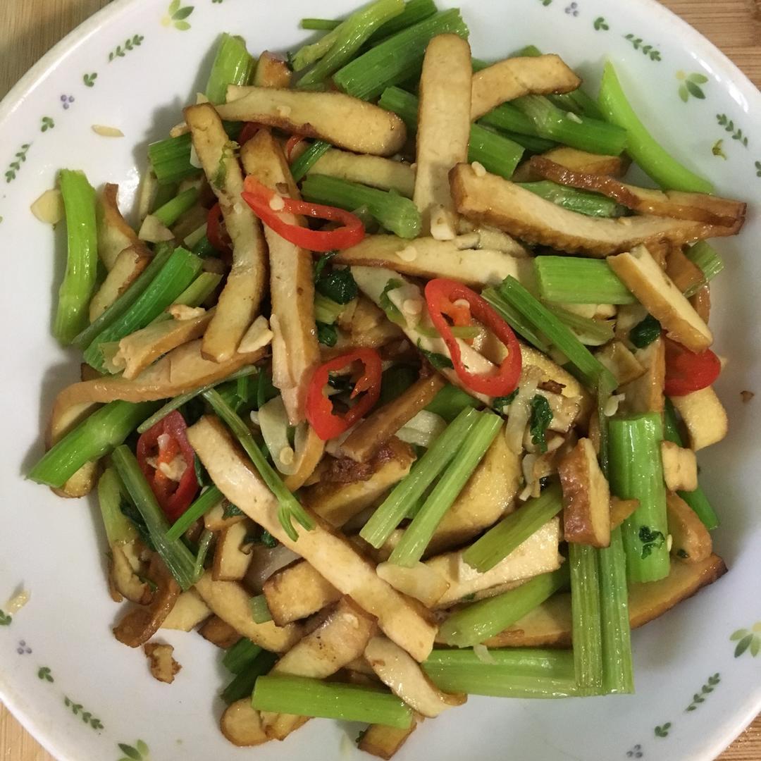 素菜：芹菜炒豆腐干