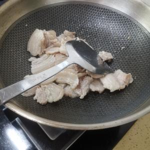 家常小炒肉(洋葱青椒五花肉)的做法 步骤3