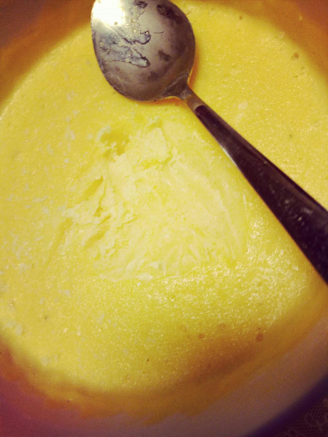 不用奶油的牛奶冰淇淋
（不用冰淇淋机的）