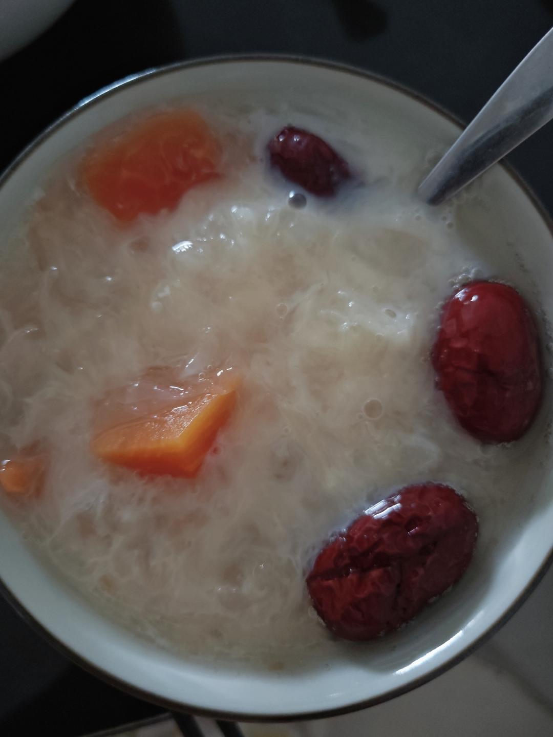 木瓜牛奶银耳羹