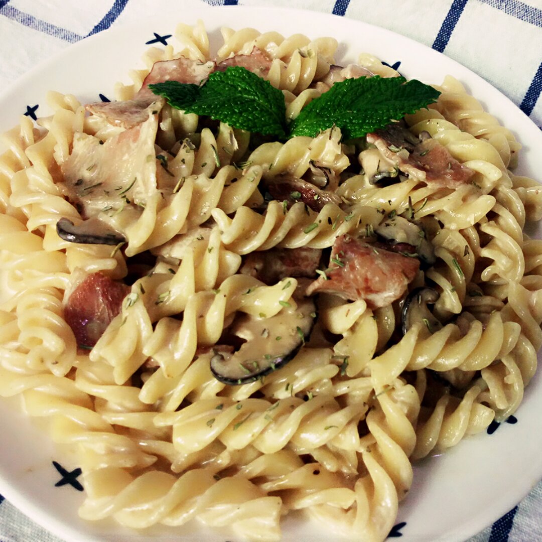 白蘑菇奶油培根意面