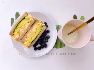 （我的减脂早餐21💕）超健康牛油果鸡蛋沙拉三明治的做法 步骤9