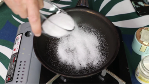 无敌好吃的焦糖海盐爆米花的做法 步骤2