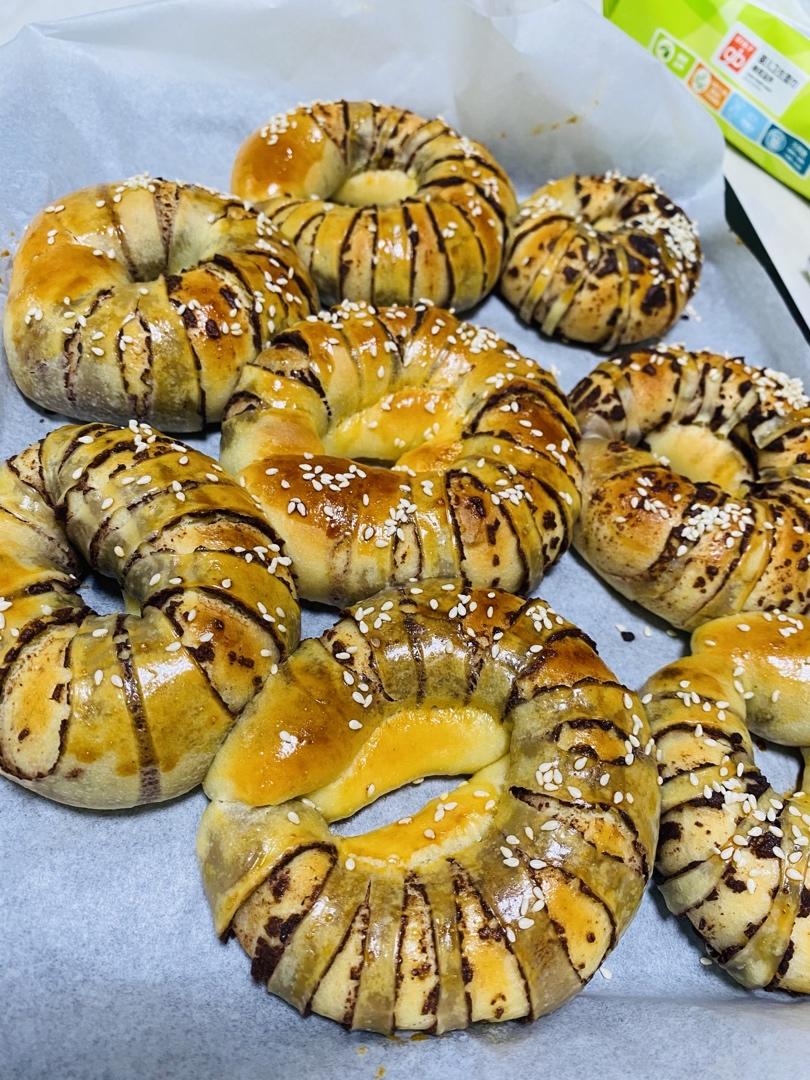 毛毛虫豆沙面包卷