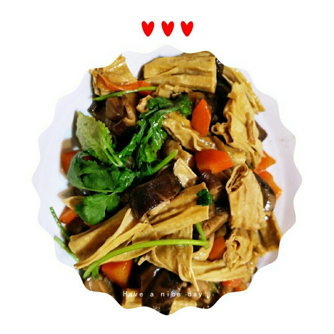 素食:清炒腐竹木耳香菇