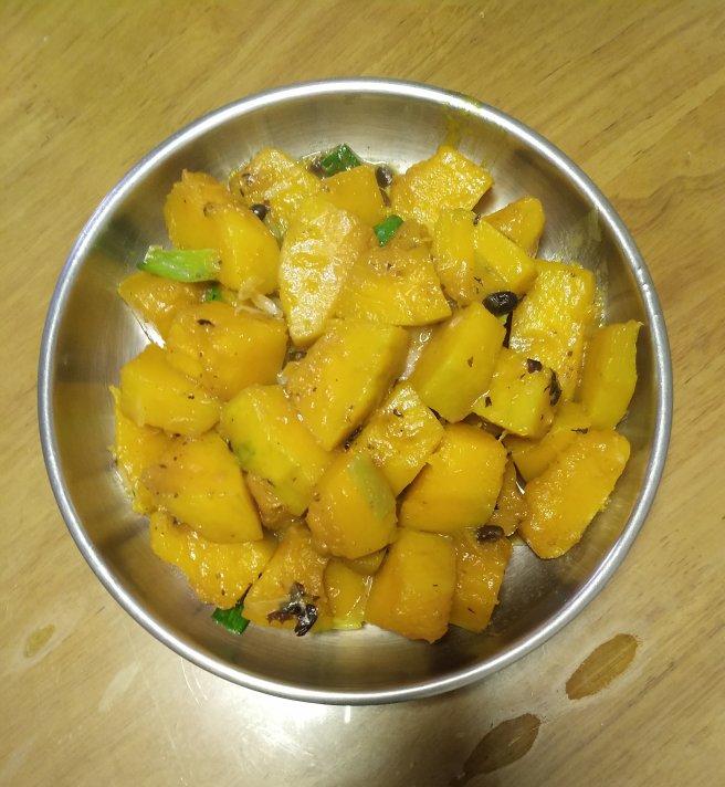 猪肉都不换的焖南瓜～吃起来糯糯甜甜咸咸的！