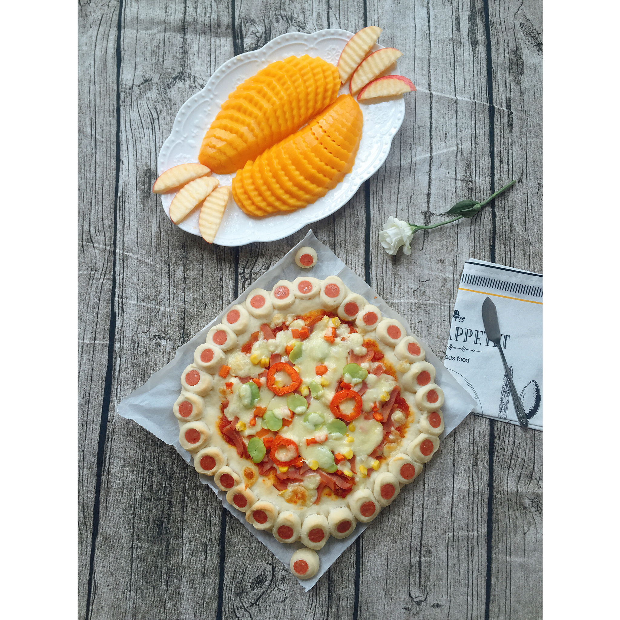 蘑菇火腿心花边比萨