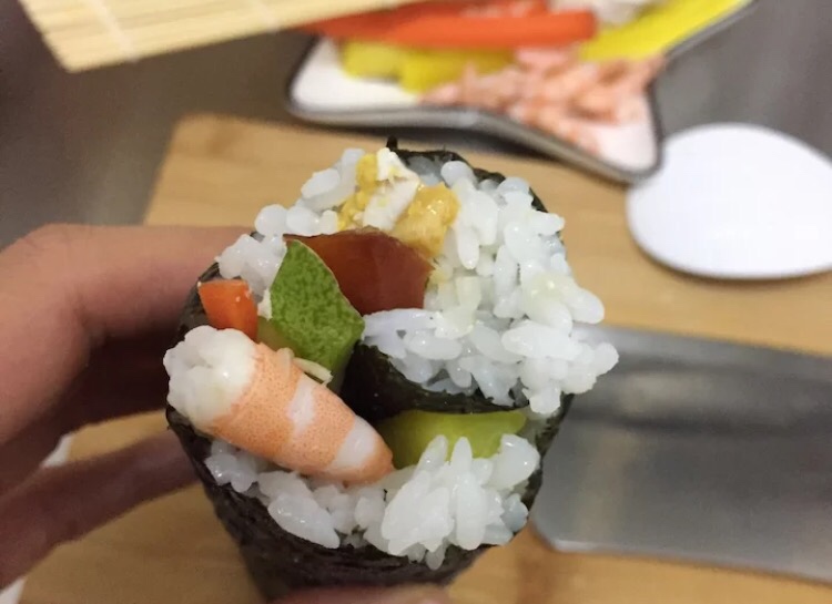 咸蛋黄紫菜包饭 寿司的做法 步骤7