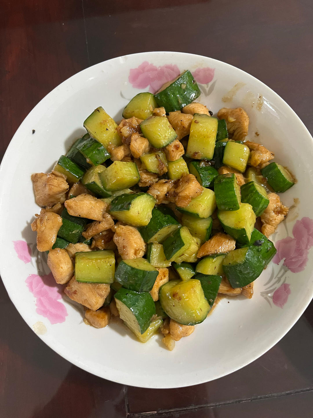 清爽好吃！低脂美味～黄瓜炒鸡胸肉丁