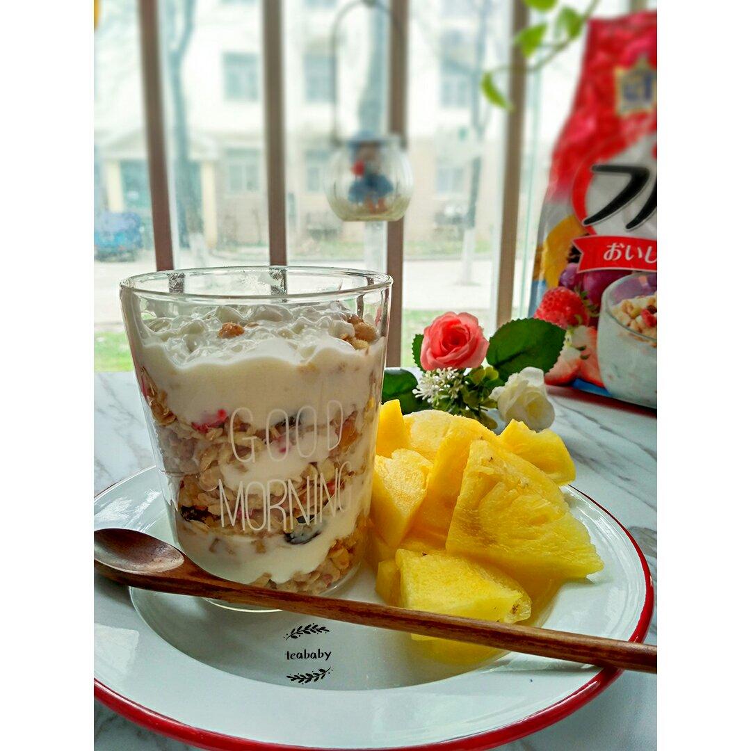 超简单的营养早餐--酸奶麦片