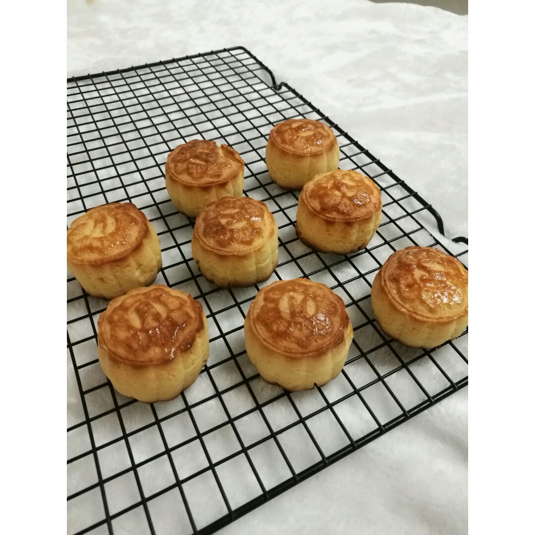 酥皮奶黄月饼