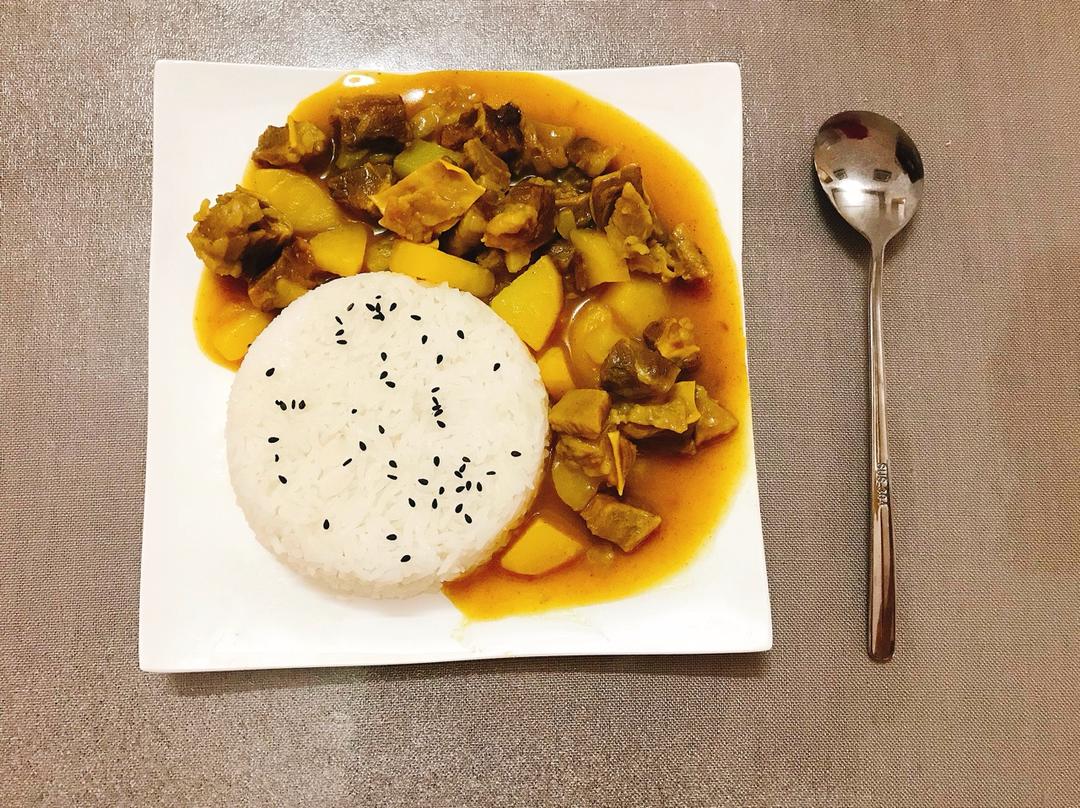 【咖喱牛腩拌饭】