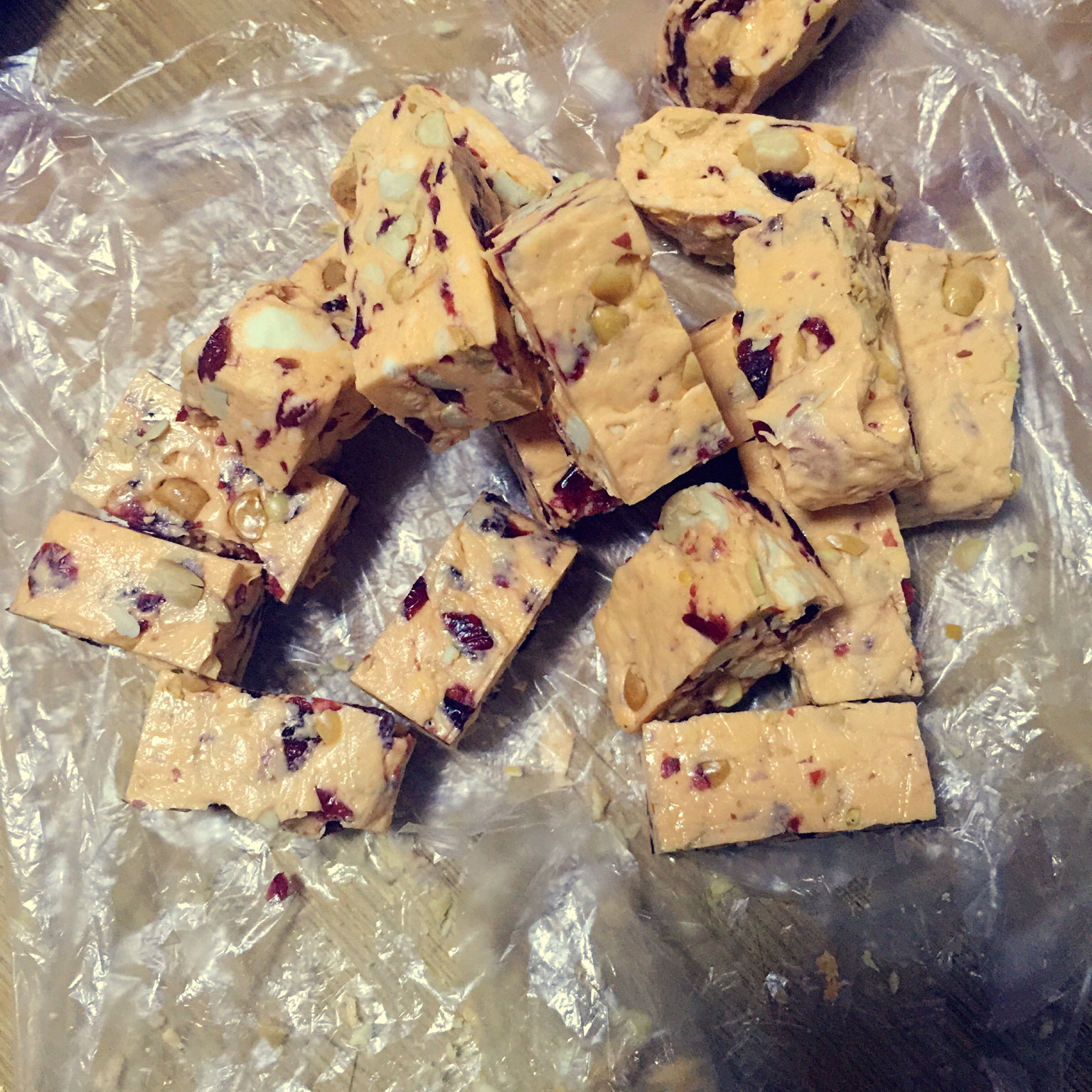 视频：用棉花糖制作超级好吃的杏仁蔓越莓牛轧糖