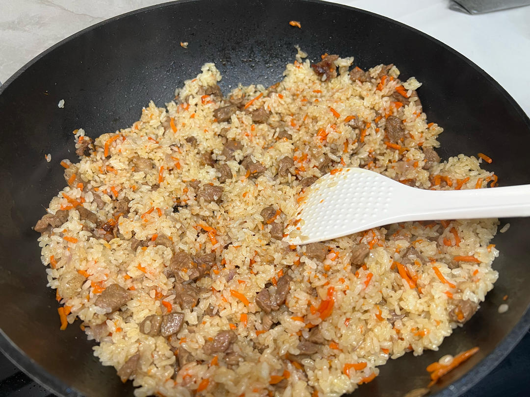 新疆羊排抓饭（出锅后米粒分明的秘密）