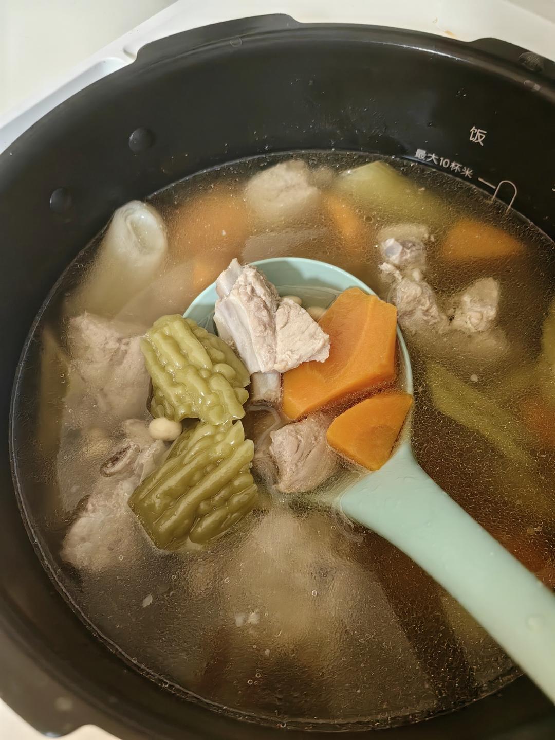 苦瓜黄豆排骨汤