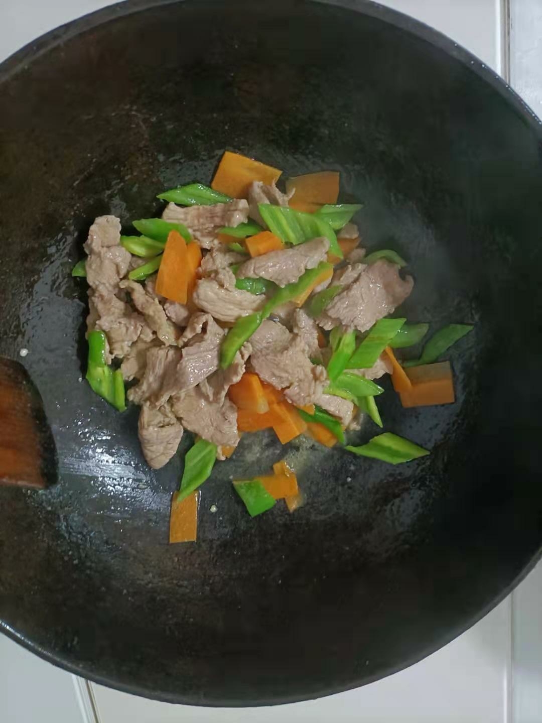 青椒炒肉片的做法
