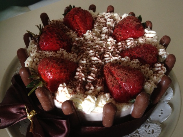 奶油水果装饰蛋糕