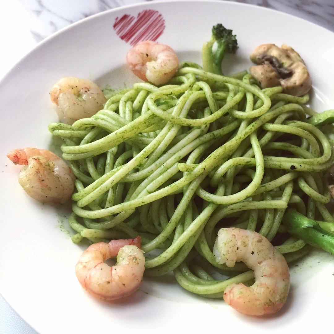 奶油菠菜青酱意大利面