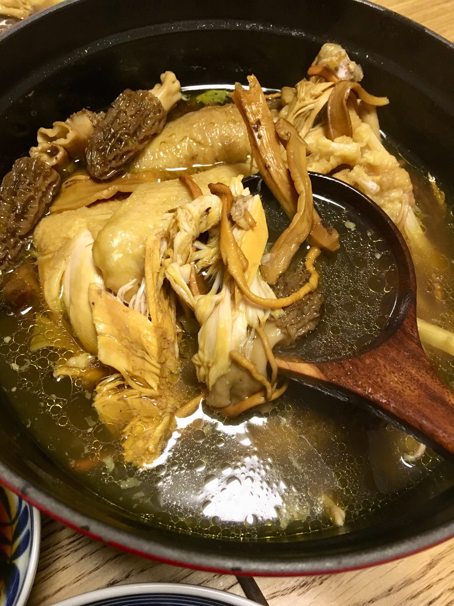 羊肚菌松茸鸡汤的做法
