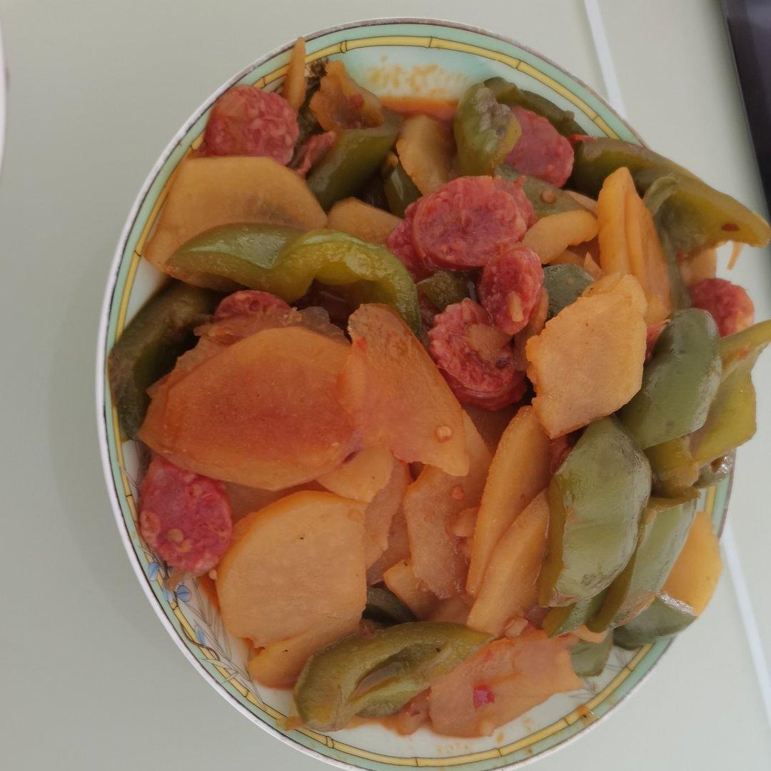 土豆焖腊肠