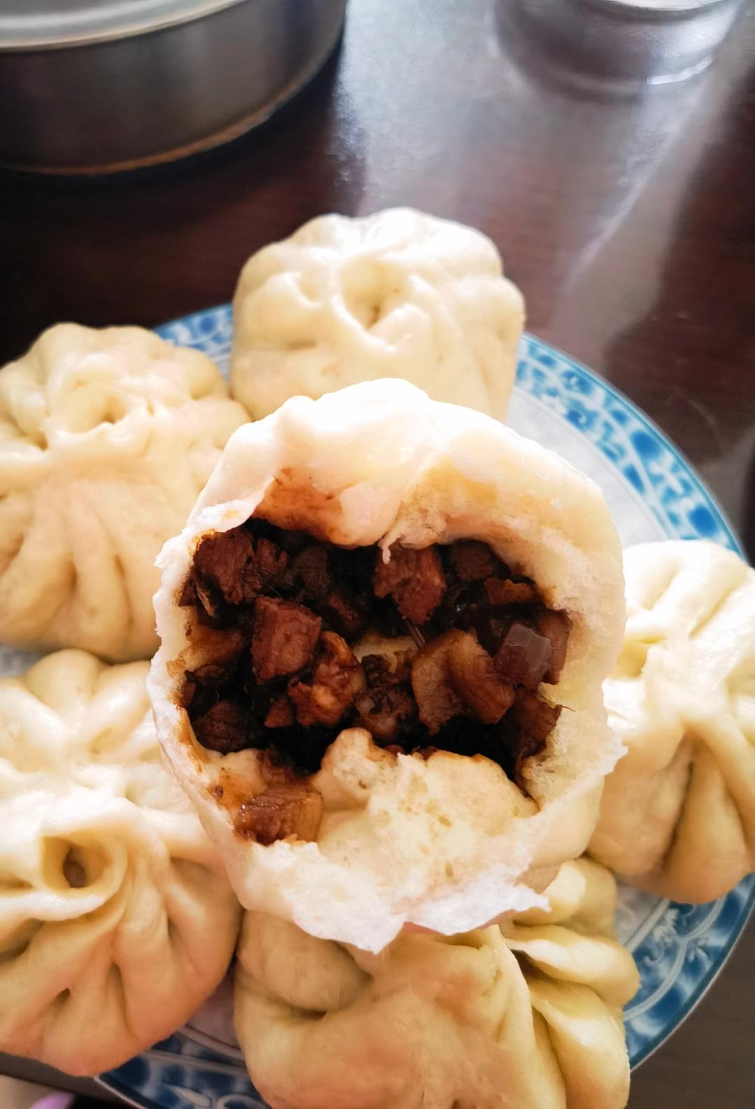 酱肉包子