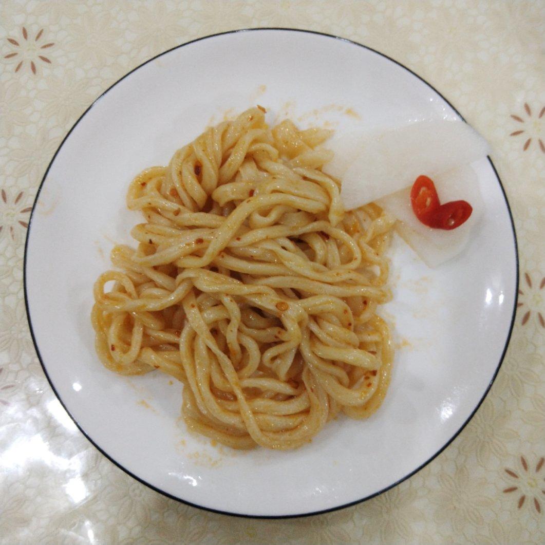 钟生爱吃饭做的新疆拉条子盘面