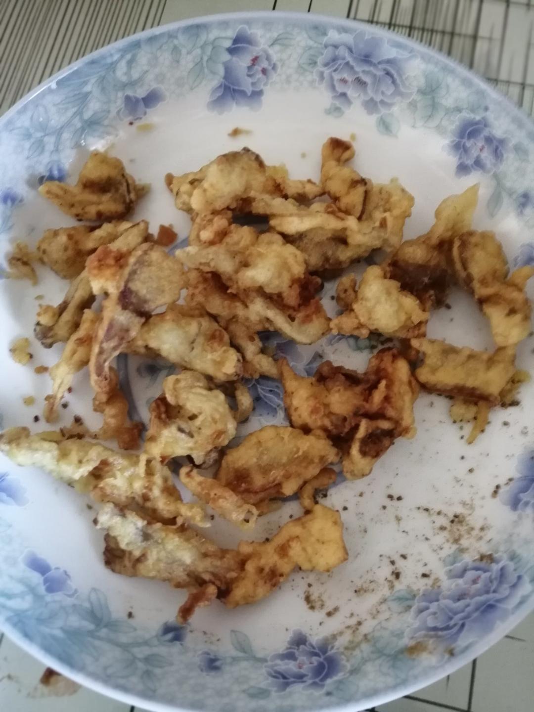干炸蘑菇最家常做法 外酥里嫩鲜香可口 撒上椒盐竟然能吃出肉味