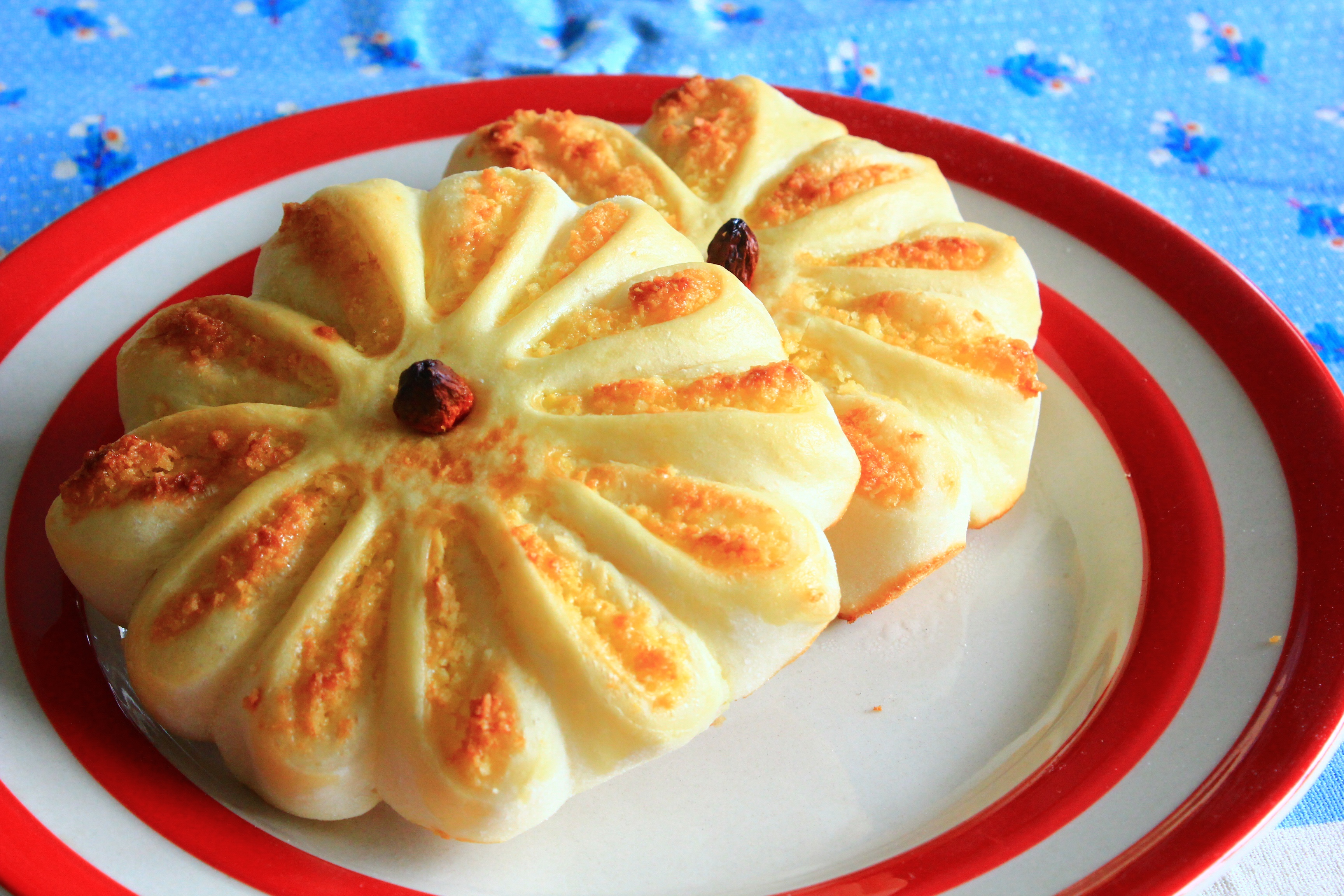 椰蓉花形面包