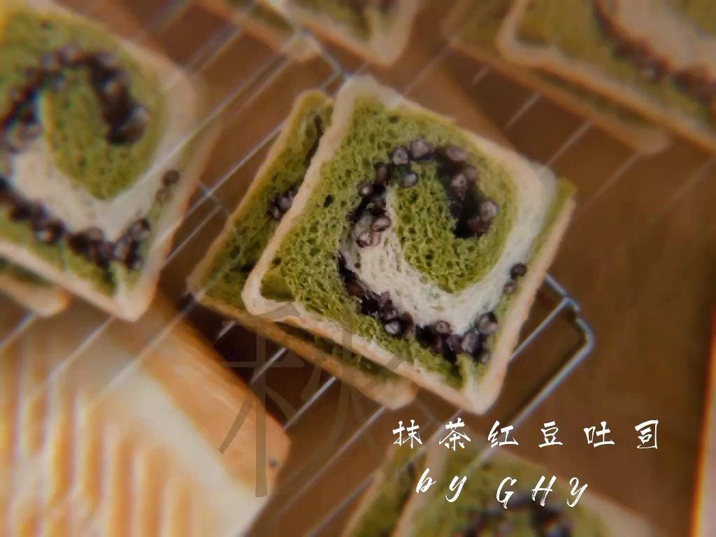 清香柔软的抹茶红豆吐司