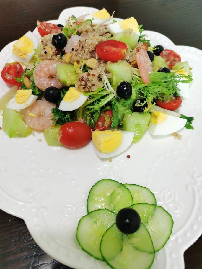 堂妈小厨—藜麦虾仁沙拉